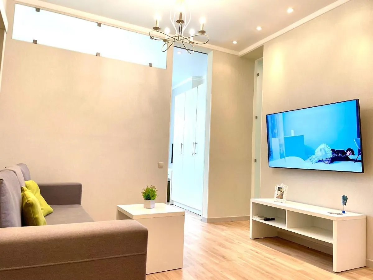Navit Luxury Apartments With Breakfast Near The Railway Station, The City Center And The Park Kyjev
