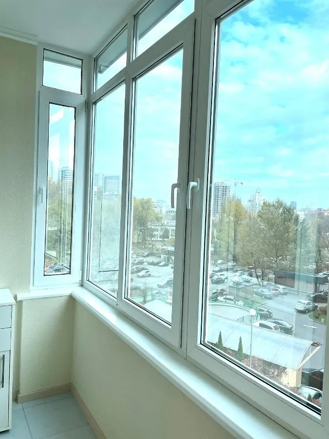 Navit Luxury Apartments With Breakfast Near The Railway Station, The City Center And The Park Kyjev