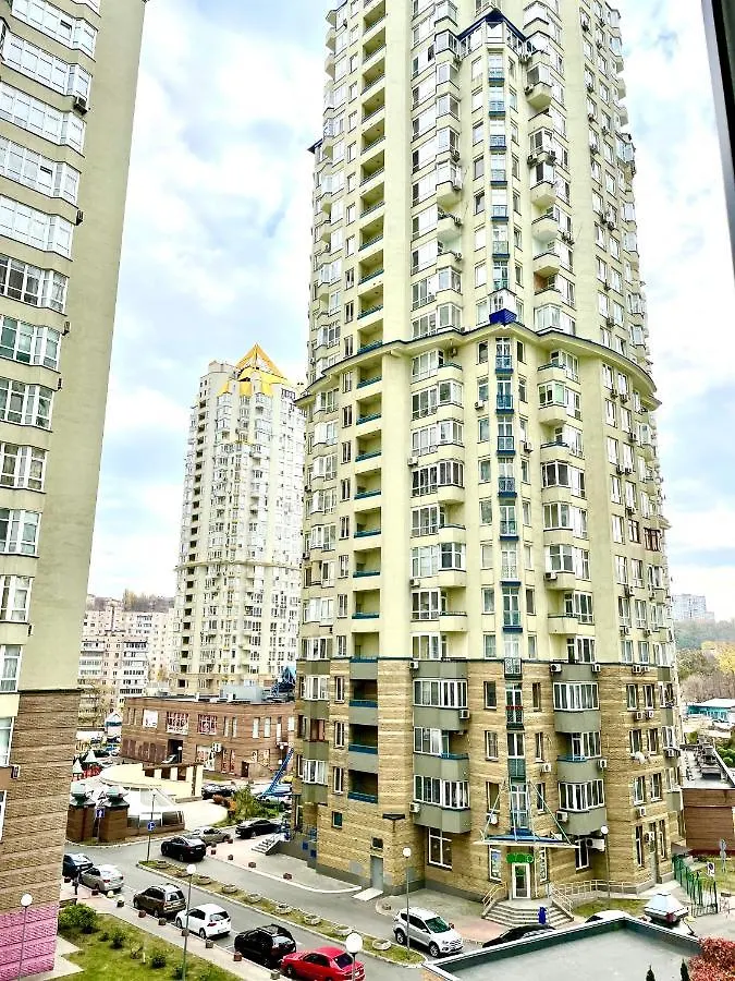 Navit Luxury Apartments With Breakfast Near The Railway Station, The City Center And The Park Kyjev 0*,